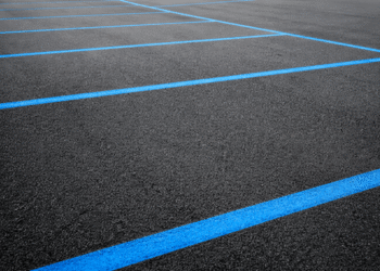 Strisce blu, la multa può saltare: senza delibera annuale sulle tariffe il verbale è contestabile