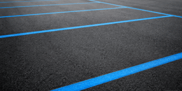 Strisce blu, la multa può saltare: senza delibera annuale sulle tariffe il verbale è contestabile