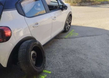 Auto forza posto di blocco, la fuga è finita con uno schianto a Casalbordino