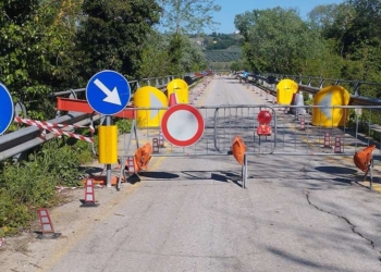 Ponte sul fiume Sinello chiuso dopo il maltempo, da venticinque anni ha gravi problemi di staticità