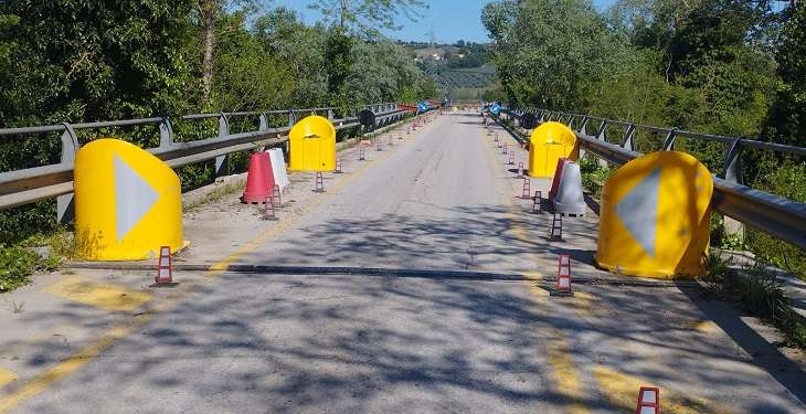 Ponte sul fiume Sinello chiuso dopo il maltempo, da venticinque anni ha gravi problemi di staticità