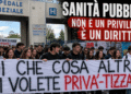 “Di che cosa altro ci volete privatizzare?”: gli studenti rompono il silenzio sulla sanità pubblica