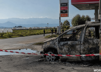 Quattro braccianti bruciati vivi in Calabria: l’orrore che inchioda l’Italia
