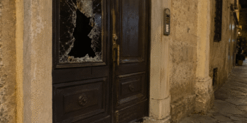Isernia ostaggio della notte: portoni sfondati, urina nei vicoli e botte nel centro storico