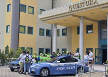 Isernia, 34 ragazzi visitano la Questura e scoprono il lavoro della Polizia di Stato
