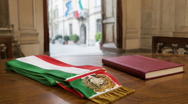 Fascia tricolore e cerimonie religiose: il sindaco rappresenta tutti i cittadini