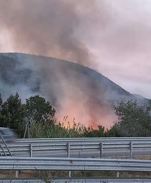 A Dogliola incendi dolosi da cinque mesi, trovati cinque inneschi dell’ultimo rogo