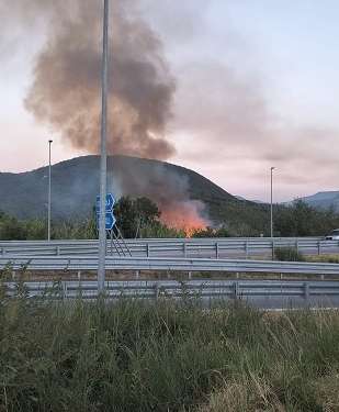 A Dogliola incendi dolosi da cinque mesi, trovati cinque inneschi dell’ultimo rogo