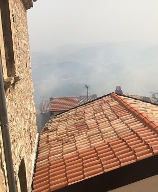 A Fresagrandinaria fiamme lambiscono abitazioni, a Furci collina devastata