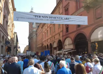 Bologna, «Questa strage è di tutti»: la memoria del 2 agosto passa alle nuove generazioni