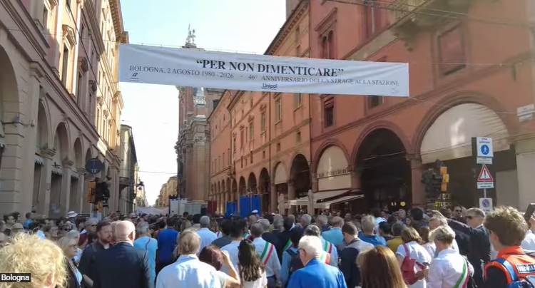 Bologna, «Questa strage è di tutti»: la memoria del 2 agosto passa alle nuove generazioni